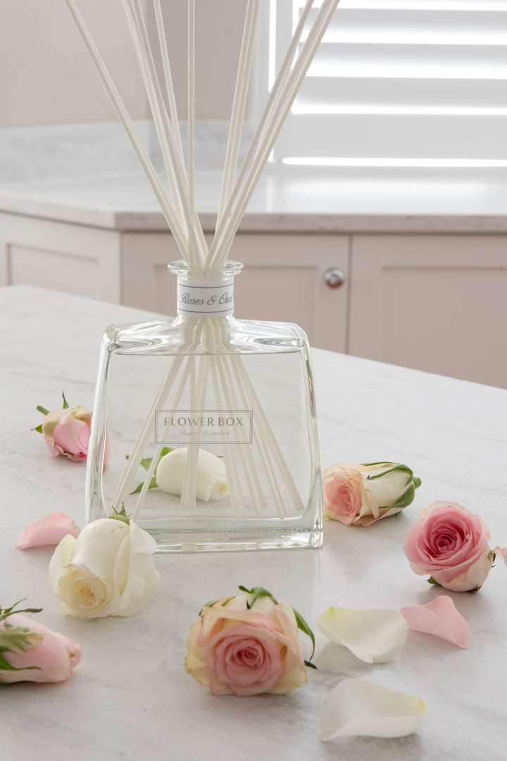 White Roses & Oud Wood - Hallmark Diffuser (700ml)